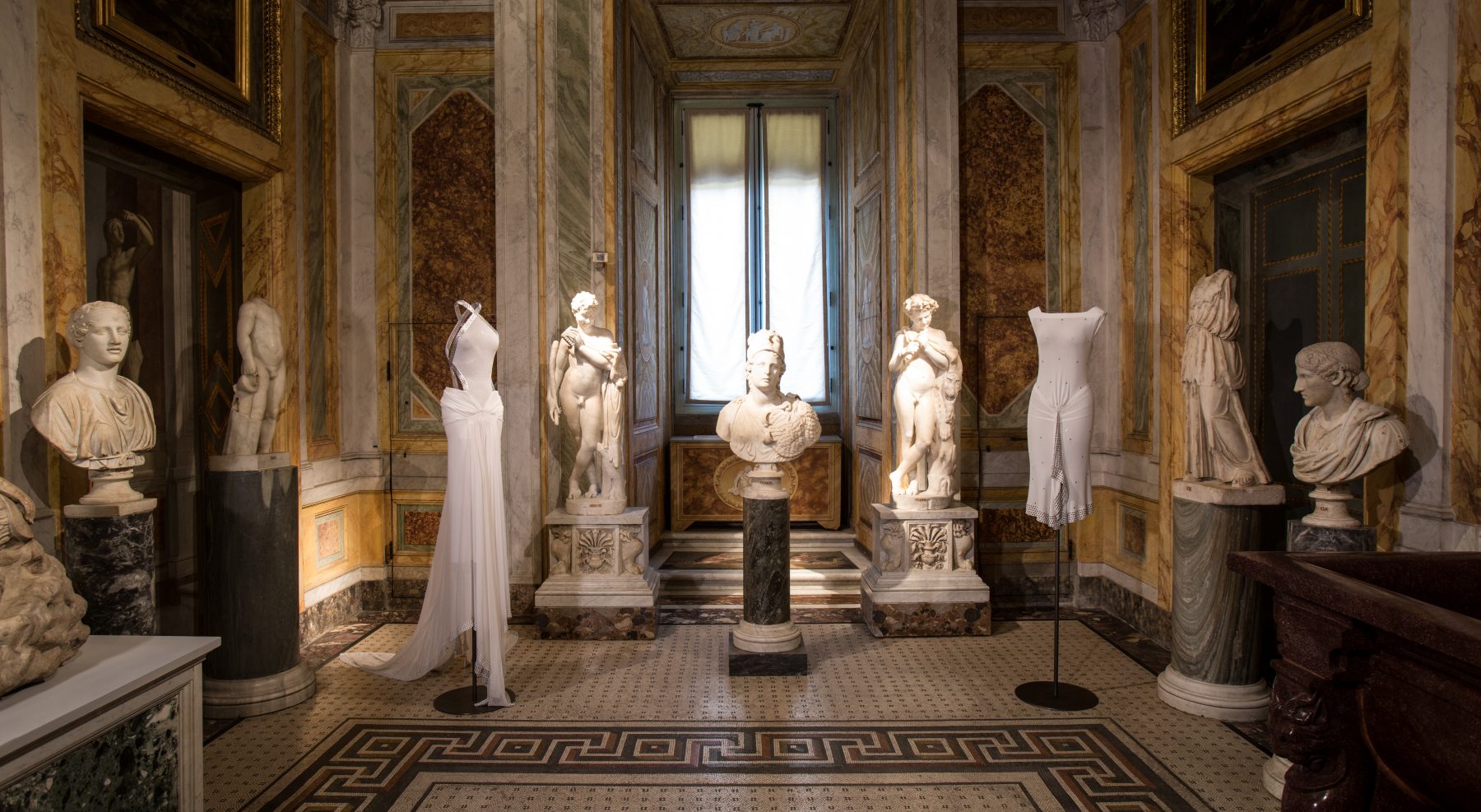 AZZEDINE ALAÏA. COUTURE/SCULPTURE